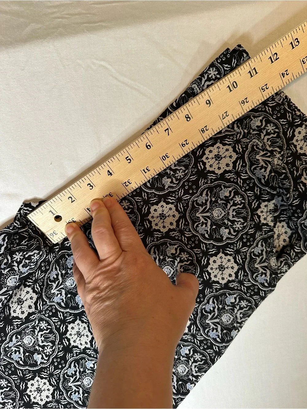 Max Studio Black Medallion Print Wide Leg Pants M Floral Boho Pull-On Blue Cream - Picture 9 of 10